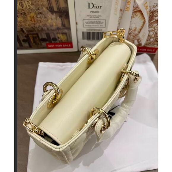 New in Box DIOR VIP Beaute Makeup Cream Quilted with silver Hardware - Picture 7 of 7